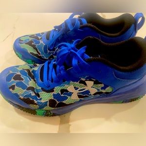 Under Armour boys sneakers shoes 6.5Y blue green camo like new